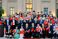 Chủ tịch Quốc hội Trần Thanh Mẫn gặp gỡ cộng đồng kiều bào tại Trung Quốc