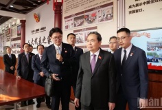 Chủ tịch Quốc hội Trần Thanh Mẫn thăm mô hình lập pháp ở Bắc Kinh