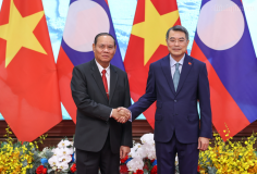 Lào quyết tâm cùng Việt Nam gìn giữ, vun đắp và phát huy mối quan hệ hữu nghị vĩ đại