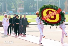 Thủ tướng Liechtenstein viếng Chủ tịch Hồ Chí Minh và tưởng niệm các Anh hùng liệt sĩ