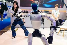 Công ty Trung Quốc phát triển hệ thống AI giúp robot hình người tự cải thiện năng lực