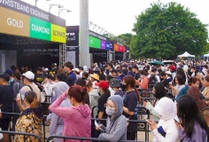 SVĐ Mỹ Đình nóng lên trước giờ G: Fan BIGBANG háo hức đổi vòng tay, đếm ngược hai đêm concert
