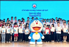 Quỹ Doraemon trao 490 suất học bổng cho học sinh vượt khó