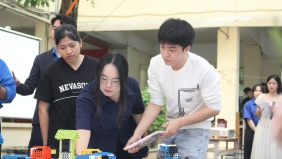 Sôi nổi Cuộc thi “Lập trình điều khiển Robot 2025” của sinh viên Khoa CNTT - Trường Đại học Sư phạm Hà Nội