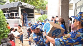 Vinamilk đưa 160.000 sản phẩm sữa và nước uống đồng bào vùng lũ lụt