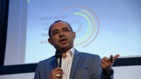 Các nhà tiên phong của kỷ nguyên AI chia sẻ tại Tọa đàm Đạo đức và An toàn AI VinFuture 