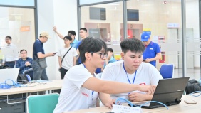 Các đội tuyển PROCON và Phần mềm nguồn mở bước vào ngày tranh tài kịch tính tại OLP’25