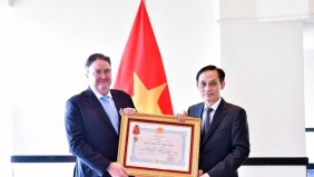 Trao Huân chương Hữu nghị cho Đại sứ Hoa Kỳ Marc Knapper