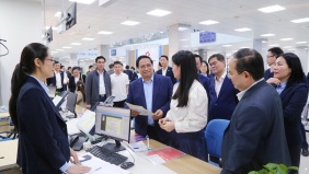 Thủ tướng: Cán bộ Trung tâm hành chính công phải chủ động, tận tâm phục vụ nhân dân