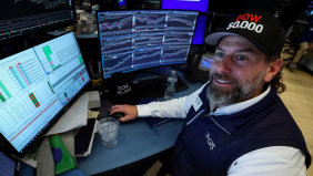 Chứng khoán Mỹ lập kỷ lục, bitcoin hồi mạnh, giá dầu tăng trong lúc chờ tin Iran