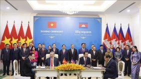 Tổng Bí thư Tô Lâm chứng kiến Lễ ký và trao các văn kiện hợp tác tại Campuchia