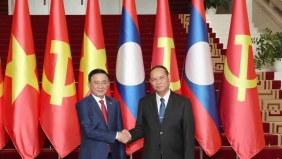 Thường trực Ban Bí thư Trần Cẩm Tú hội đàm với Thường trực Ban Bí thư Trung ương Đảng Nhân dân Cách mạng Lào