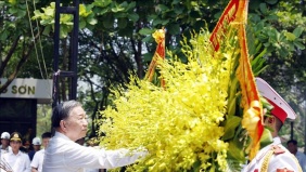 Tổng Bí thư, Chủ tịch nước Tô Lâm dâng hương tưởng niệm Đại tướng Võ Nguyên Giáp