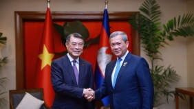 Thủ tướng Lê Minh Hưng gặp Thủ tướng Campuchia Hun Manet