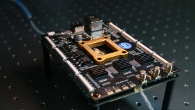 Startup Trung Quốc sản xuất chip quang tử không cần máy quang khắc DUV