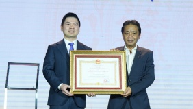 CLB bóng đá Hà Nội vinh dự đón nhận Huân chương Lao động hạng Nhì