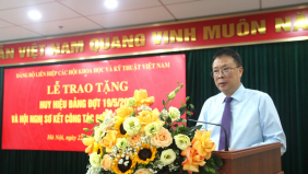 Đảng ủy VUSTA sơ kết 6 tháng đầu năm và trao huy hiệu Đảng cho 14 đảng viên