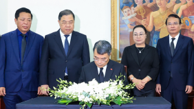 Lãnh đạo Đảng, Nhà nước viếng đồng chí Saysomphone Phomvihane, Ủy viên Bộ Chính trị, Chủ tịch Quốc hội Lào
