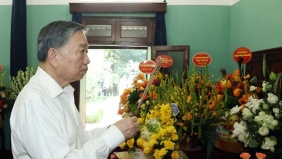 Tổng Bí thư, Chủ tịch nước Tô Lâm dâng hương tưởng nhớ Chủ tịch Hồ Chí Minh