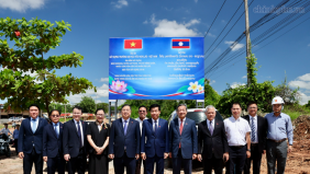 Phó Thủ tướng Thường trực Phạm Gia Túc thăm các công trình, dự án hợp tác hữu nghị Việt Nam - Lào