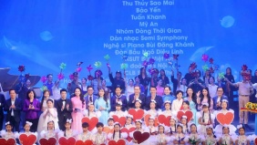 Chủ tịch Quốc hội dự chương trình 'Kết nối yêu thương', chung tay hỗ trợ phụ nữ, trẻ em có hoàn cảnh khó khăn