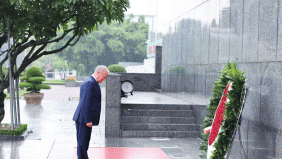 Chùm ảnh: Thủ tướng Ba Lan Donald Tusk viếng Chủ tịch Hồ Chí Minh