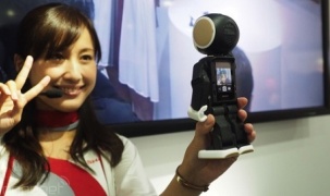 Chỉ có ở Nhật: vừa là smartphone vừa là robot