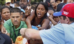 Người dân Venezuela tìm bắt chó, mèo, bồ câu để ăn