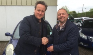 Thủ tướng Anh mua xe ô tô cũ tặng vợ
