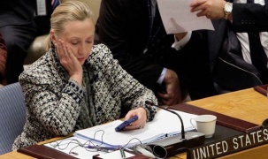 Dùng e-mail cá nhân, bà Hillary Clinton đặt nước Mỹ vào nguy hiểm