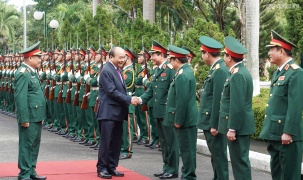 Thủ tướng thăm, làm việc với Bộ Tư lệnh Quân khu 5