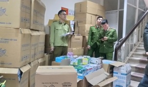 Thu giữ 90.000 chiếc khẩu trang y tế không rõ nguồn gốc tại quận Thanh Xuân