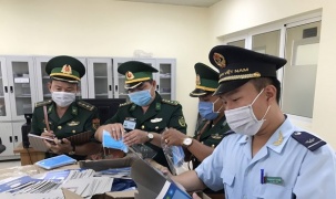 Bắt giữ hơn 164.000 chiếc khẩu trang y tế xuất lậu sang Campuchia