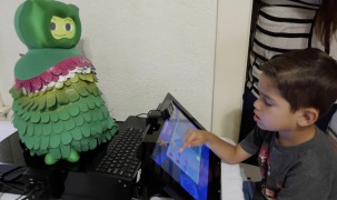 Mỹ sử dụng Robot dạy trẻ tự kỷ kỹ năng xã hội