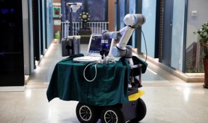  Trung Quốc phát triển robot giúp các bác sĩ chiến đấu với Covid-19