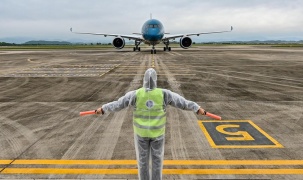 Sân bay Vân Đồn đón 56 người Việt trở về từ Ukraine