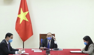 Thủ tướng Nguyễn Xuân Phúc điện đàm với Thủ tướng Trung Quốc về hợp tác chống dịch COVID-19