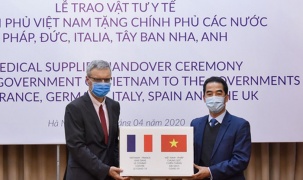 Việt Nam trao tặng 550.000 khẩu trang phòng dịch Covid-19 cho một số nước châu Âu