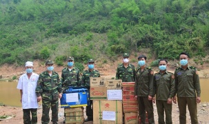Đồn BP Mỹ Lý hỗ trợ trang thiết bị vật chất cho Đại đội Biên phòng 217 (Lào)  