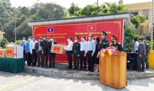 Nghệ An hỗ trợ trang thiết bị vật chất phòng chống dịch cho tỉnh Xiêng Khoảng (Lào)