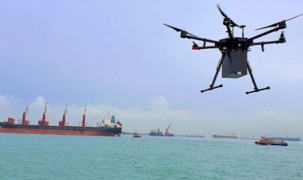  Singapore sử dụng thiết bị bay không người lái giao, nhận hàng ngoài khơi