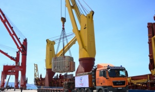 Hai siêu biến áp 500 kV/900 MVA đã cập cảng Cảng Quốc tế Vĩnh Tân