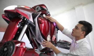 Việt Nam chế tạo thành công Robot làm từ rác với trọng lượng 100kg