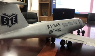 Sinh viên công nghệ tự chế tạo máy in 3D để sản xuất mô hình máy bay