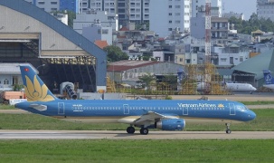 Hành khách ngã từ thang máy bay xuống đất tử vong, Vietnam Airlines nói gì?
