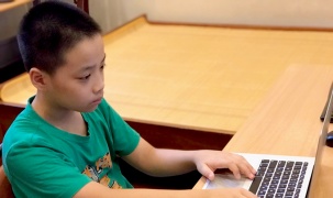 Cậu bé 12 tuổi biết 8 ngôn ngữ lập trình, khiến các 'cao thủ' trong nghề thán phục