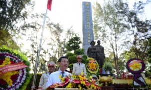 Bộ TT&TT dâng hương tưởng niệm các anh hùng liệt sĩ Giao Bưu - Thông tin R tại nghĩa trang Tân Biên, tỉnh Tây Ninh