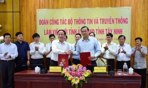 Bộ trưởng Bộ TT&TT Nguyễn Mạnh Hùng: 'Chuyển đổi số bắt đầu từ các vấn đề cụ thể ở địa phương'