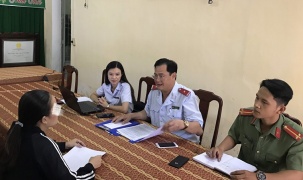 Thanh trở Sở TT&TT tỉnh Thừa Thiên Huế làm việc với chủ tài khoản facebook đăng tải thông tin chưa xác thực về dịch COVID-19