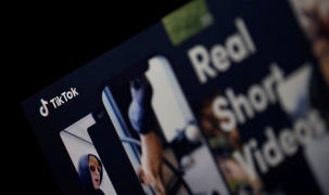 Facebook bật thông báo khi người dùng chia sẻ về Covid-19